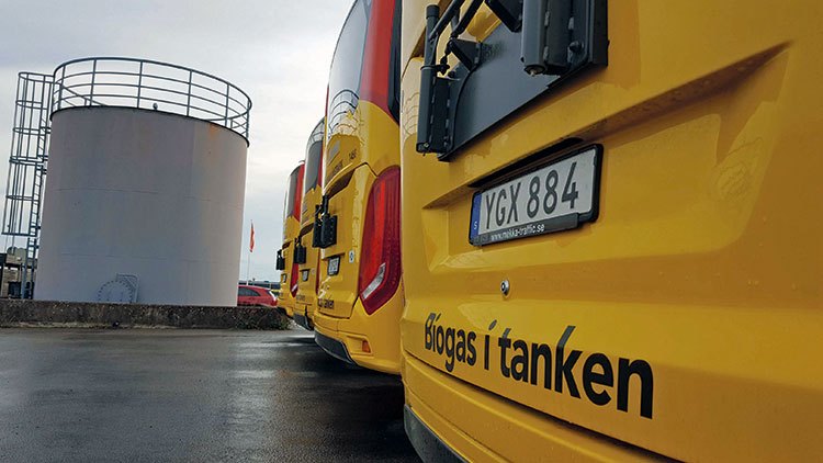 Scania Sverige har levererat 109 av 400 nya bussar som togs i drift i Kalmar län i augusti. Totalt handlar Scanias leverans om 95 biogasanpassade bussar och 14 som drivs på HVO. Scanias Euro 6-gasmotorer är utvecklade för gasdrift och förarna ska inte notera någon skillnad mot en dieseldriven motor.