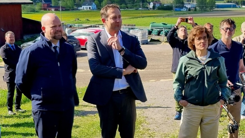 Två EU-kommissionärer och en minister på gårdsbesök i Vallentuna